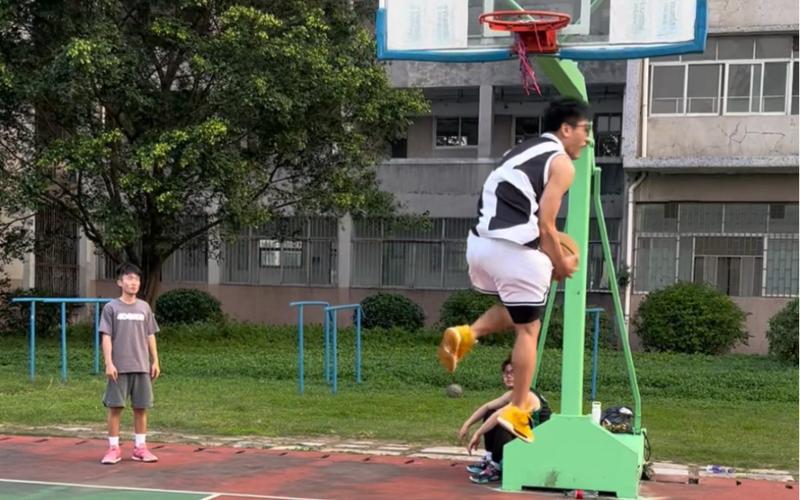 坚不可摧的